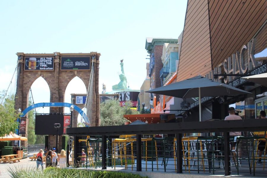 Las Vegas: Foodie Walking Tour on The Strip with Tastings - What you learn, beyond eating