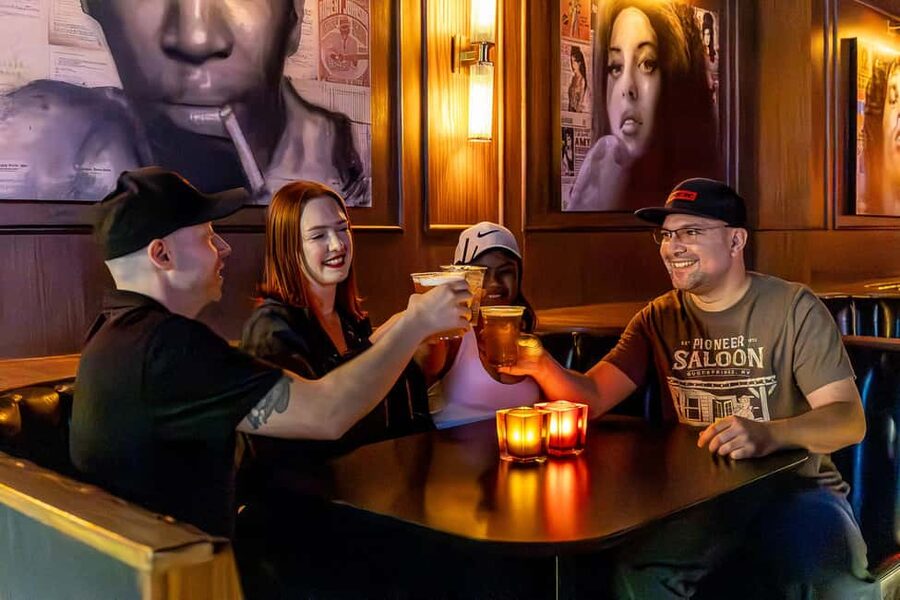 Las Vegas: Fremont Experience Guided Walking Tour & Drinks - El Cortez and the old Vegas casino feel