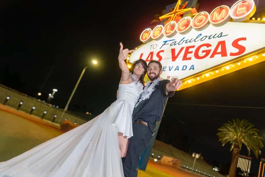 Las Vegas: Gold Elvis Vow Renewal or Wedding at Welcome Sign - Who this experience suits best, and who should skip it