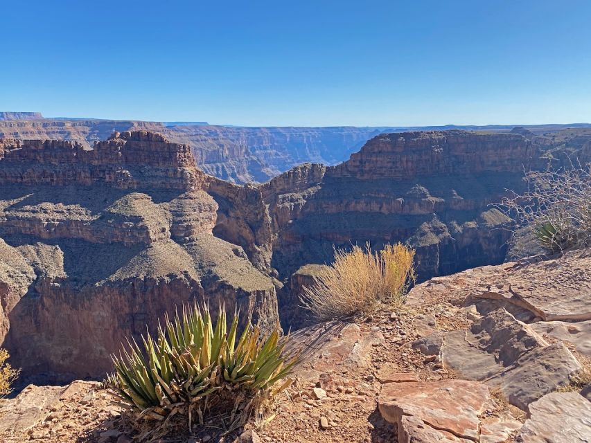 Las Vegas: Grand Canyon Helicopter Ride, Boat Tour & Skywalk - Audio, guides, and the small-group difference