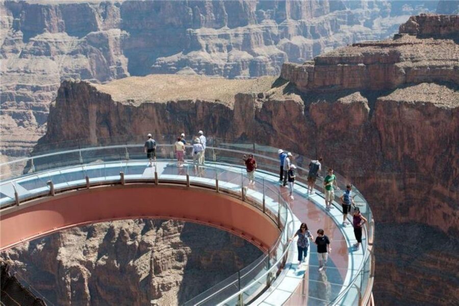Las Vegas: Grand Canyon & Hoover Dam Tour & Skywalk Option - The drive through Dolan Springs and the choice between breakfast and lunch