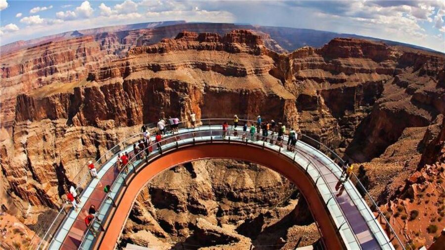 Las Vegas: Grand Canyon & Hoover Dam Tour & Skywalk Option - How the small group and Spanish guide affect the day
