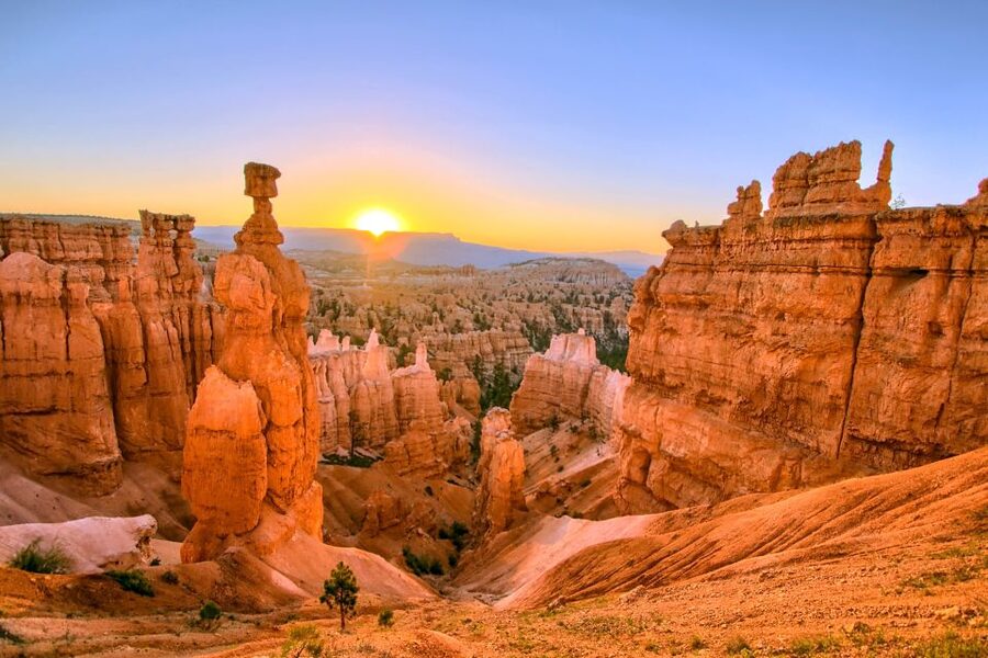 Las Vegas: Grand Canyon, Zion and Monument Valley 3-Day Tour - Bryce Canyon hoodoos plus a real campfire night