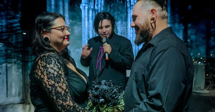 Las Vegas: Haunted House Wedding Ceremony + Photography - Where You Go, What You See First, and How to Not Miss It