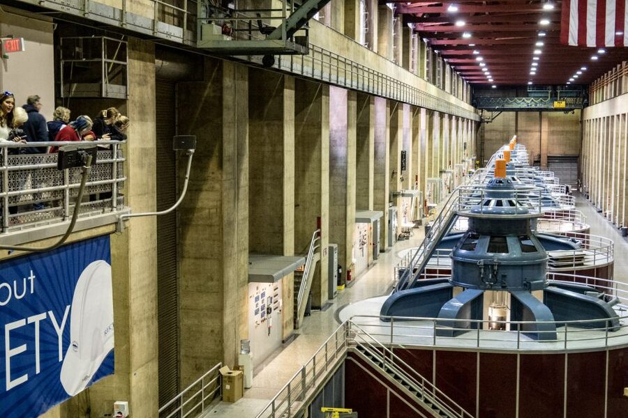 Las Vegas: Hoover Dam Tour with American-Style Hot Breakfast - Pickup and the 330-minute rhythm