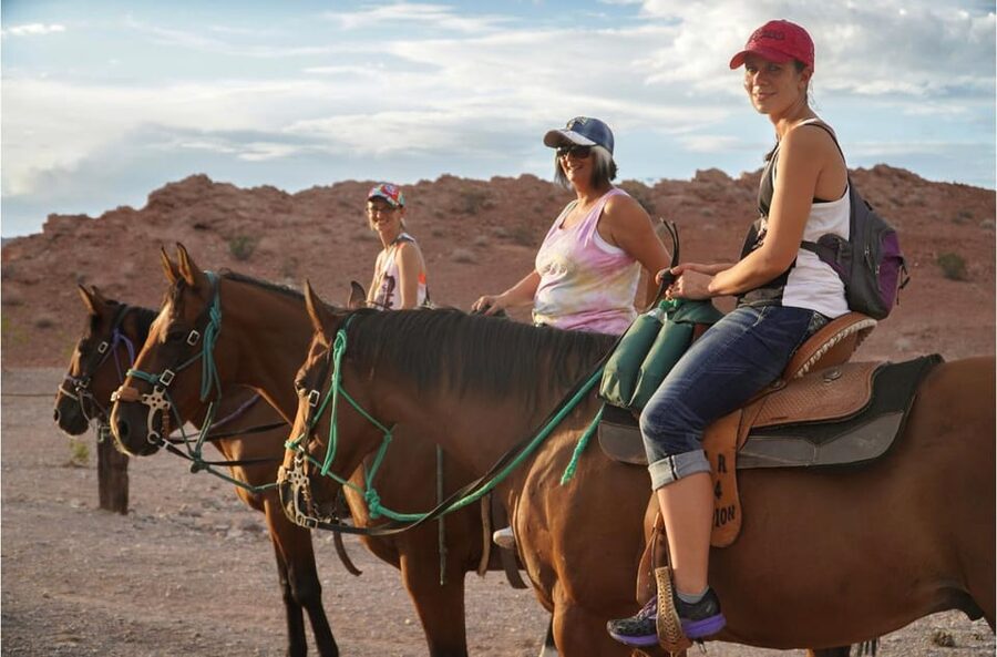 Las Vegas: Horseback Riding Tour with Lunch - Red rock trails and mountain views, without the crowds