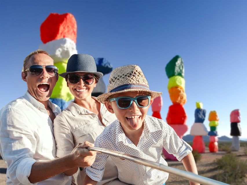 Las Vegas: Las Vegas Sign + 7 Magic Mountains + Photoshoot - The Mini Photoshoot, the Candid Digital Photos, and What to Expect