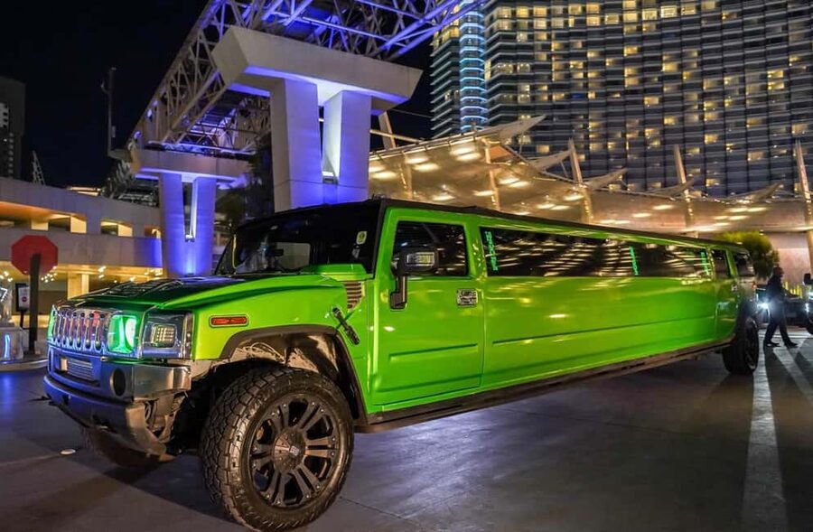 Las Vegas Limo Tour with Champagne and Nightclub Entry - The Las Vegas Sign Photo Stop: Short, But Worth It