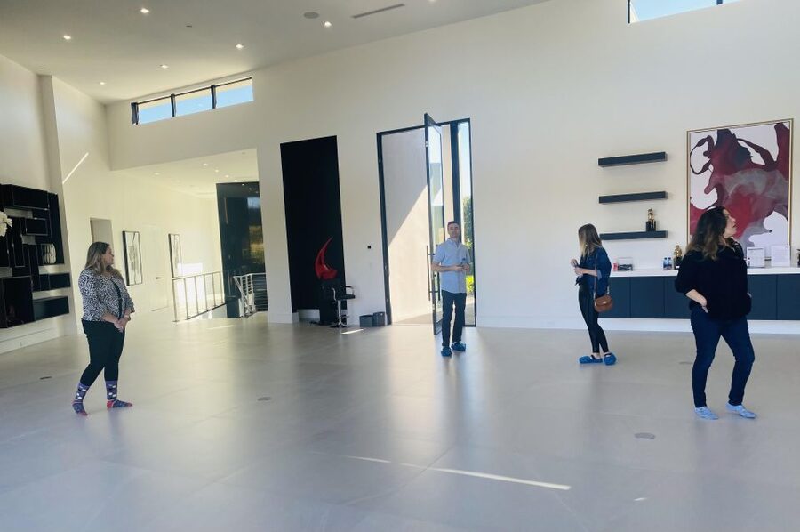 Las Vegas: Luxury Home Tour with Snacks and Drinks - Desert Scenery and the Snack Break That Keeps It Easy