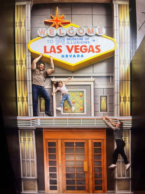 Las Vegas: Museum of Illusions Entry Ticket - The illusion rooms: where your photos get weird (in a good way)
