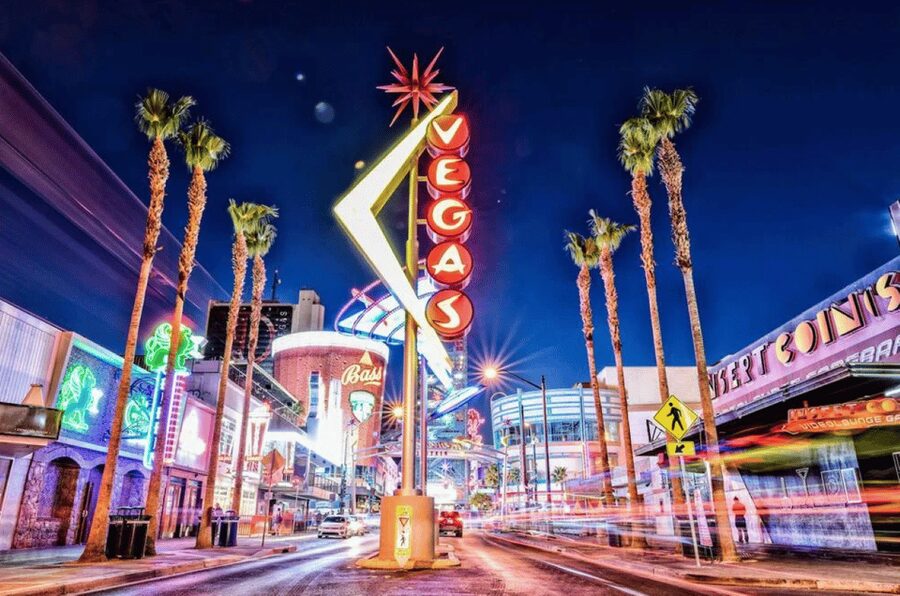 Las Vegas: Night City Tour with Hotel Pickup - Welcome to Fabulous Las Vegas sign: your iconic photo in one stop