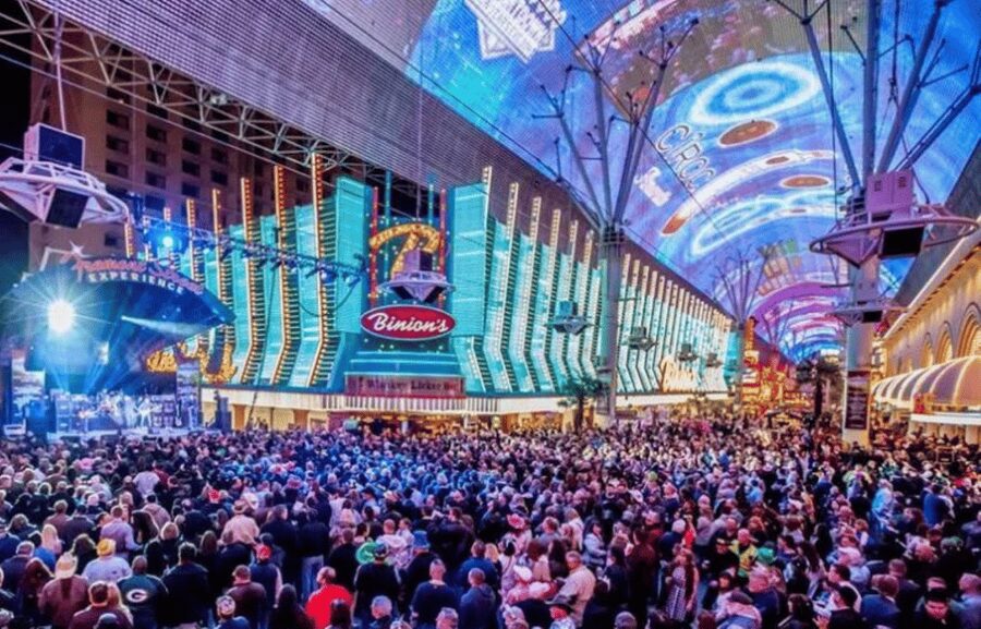 Las Vegas: Night City Tour with Hotel Pickup - Bellagio Hotel and the fountain show moment