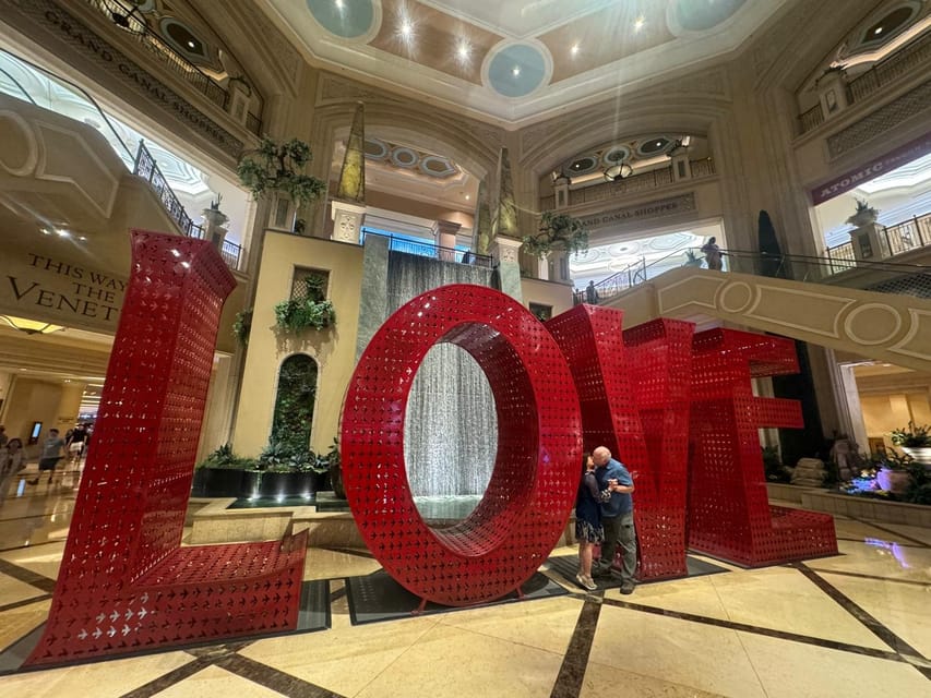 Las Vegas: Night City Tour with Hotel Pickup - James and the human side of a guided night tour