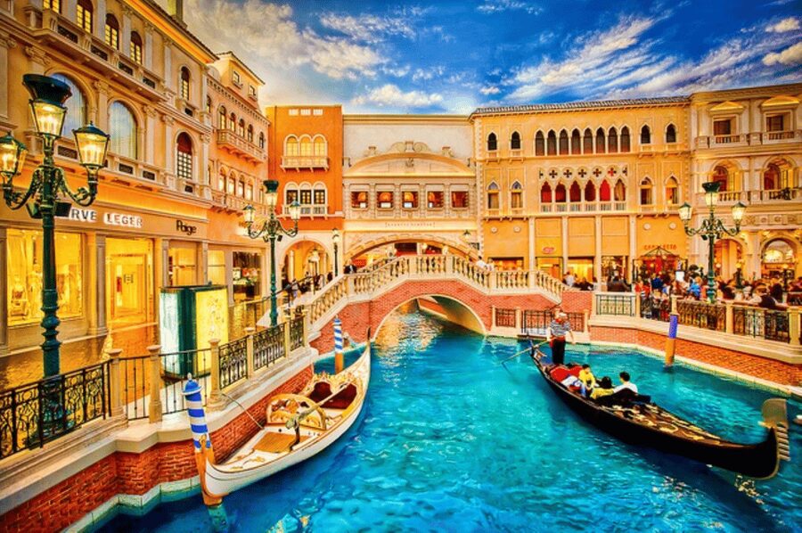 Las Vegas: Night City Tour with Hotel Pickup - Price and value: why $106 can make sense in Vegas