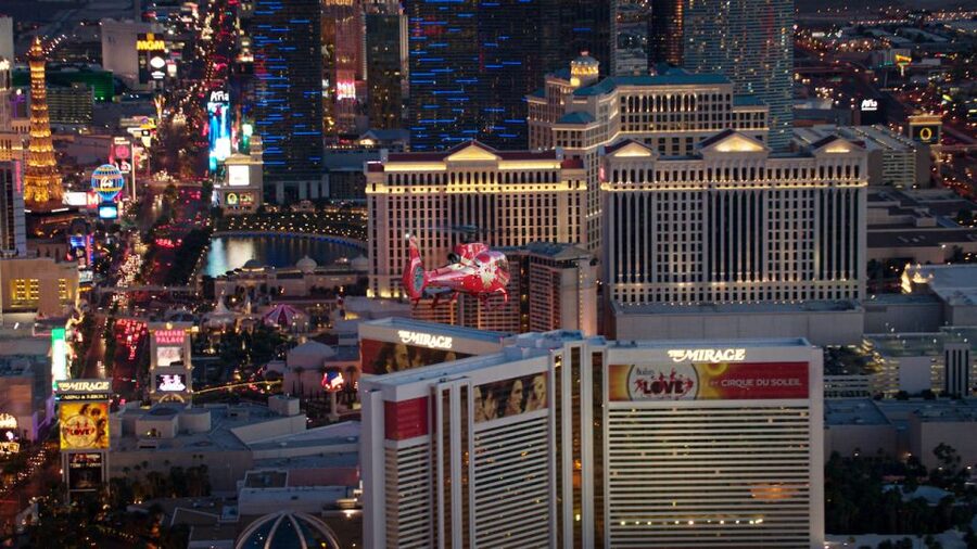 Las Vegas: Night Helicopter Flight over Las Vegas Strip - Seats, weight, and group splits: small details that affect your comfort