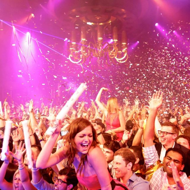 Las Vegas: Nightclub and Bar Crawl with Party Bus and Drinks - Meeting point reality: the text message that runs the whole night