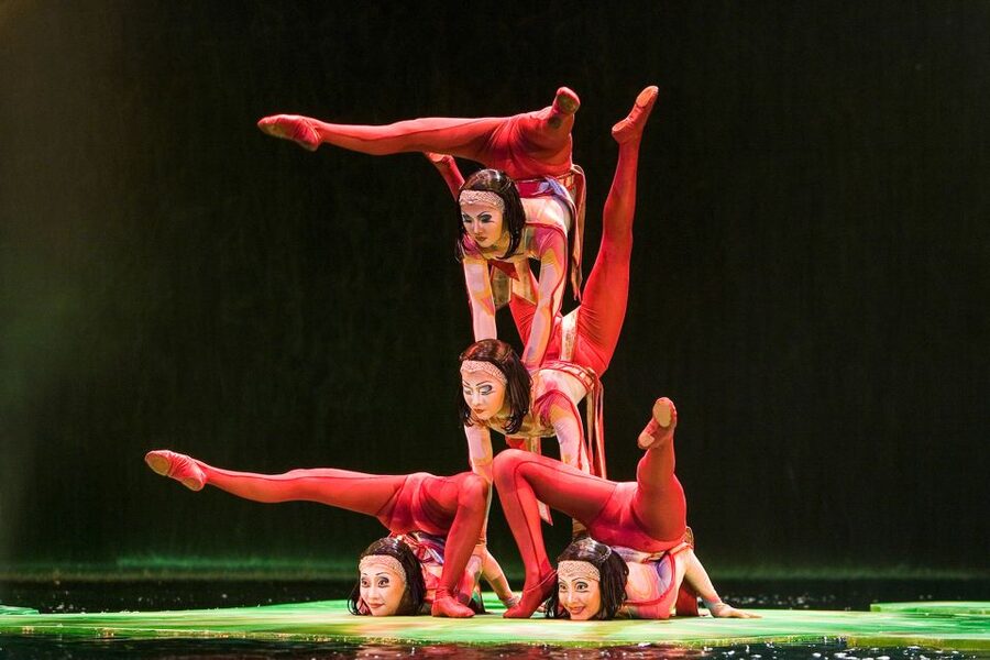 Las Vegas: “O” by Cirque du Soleil at Bellagio - Getting the Best View: How to Pick a Seat for Water and Height