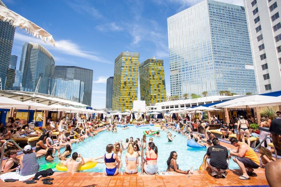 Las Vegas: Party Bus Day Club Tour with Drinks & Club Entry - Key takeaways before you go
