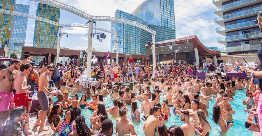 Las Vegas: Party Bus Day Club Tour with Drinks & Club Entry - Skip-the-line entry and why it can save your whole day