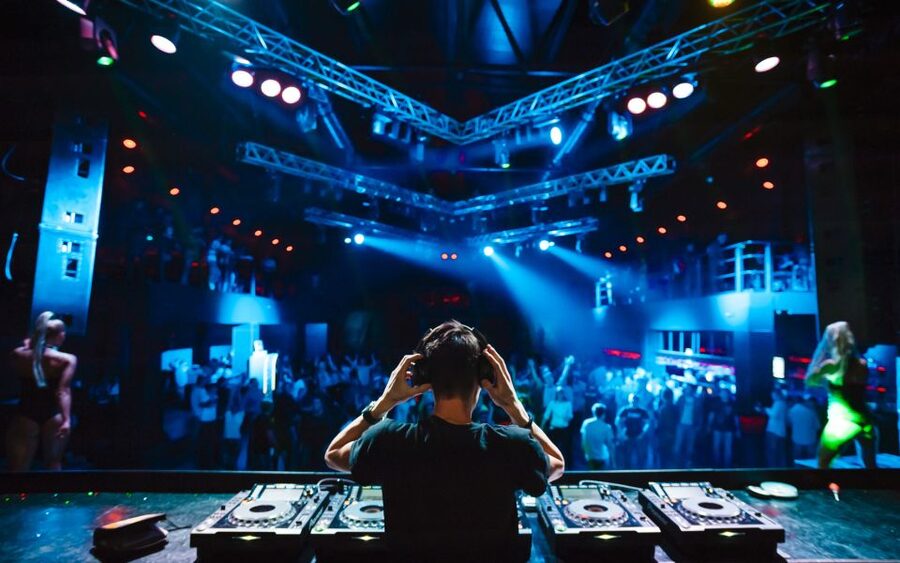 Las Vegas: Party Bus Nightclub Crawl - Getting there: meetup on the Strip, no hotel pickup, no excuses