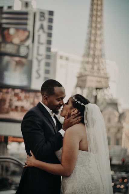Las Vegas: Personal Travel & Vacation Photographer - Private Local Pro, No Cheesy Posing