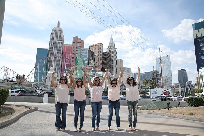 Las Vegas Photo Tour by Luxurious Vehicle - Why a limo-style photo tour fits Las Vegas