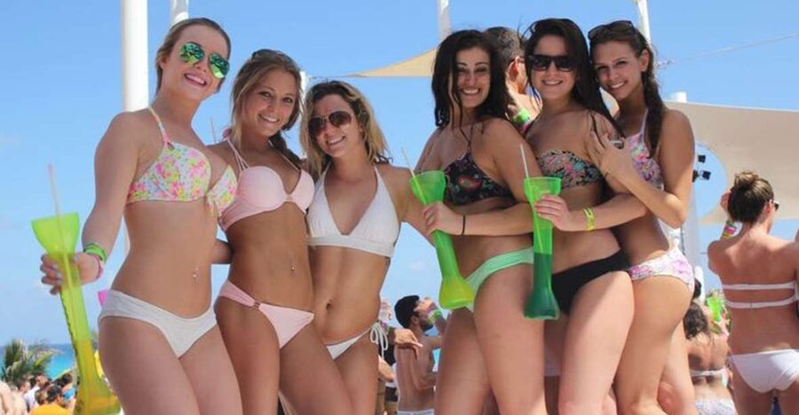 Las Vegas: Pool Party Crawl by Party Bus - Who Should Book, and Who Should Skip