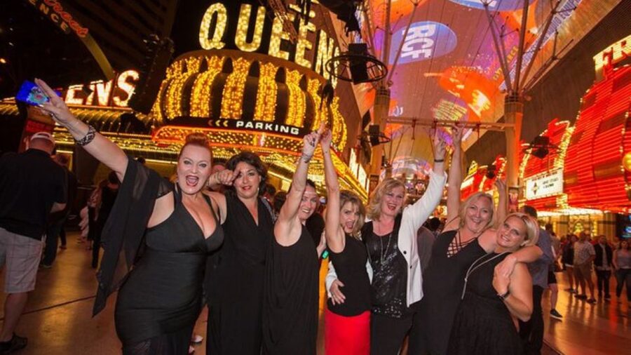 Las Vegas: Private Party Bus Tour Of Vegas Strip w Champagne - Bluetooth Stereo and On-Board Sound That Actually Hits