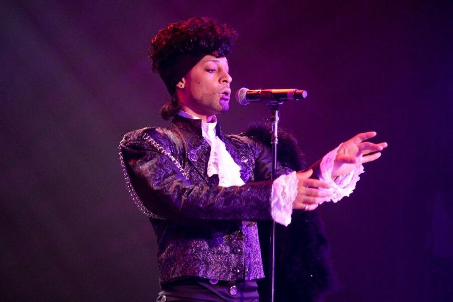 Las Vegas: Purple Reign, Ultimate Prince Tribute Show - Arriving early inside the Miracle Mile Shops