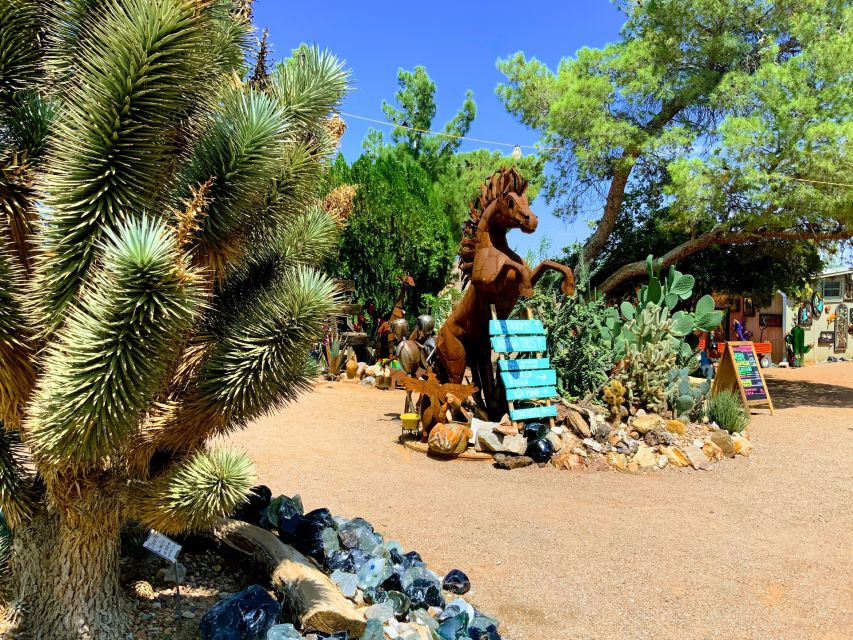 Las Vegas: Red Rock Canyon & Whimsical Cactus Joe's + Lunch - The mini photoshoot plus 15 candid digital photos