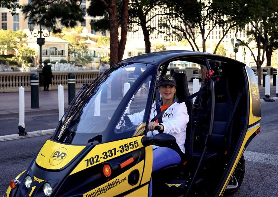 Las Vegas: Self-Drive Strip Tour in an Electric EVR car - Meeting Point and your first minutes: orientation, QR routes, and a photo