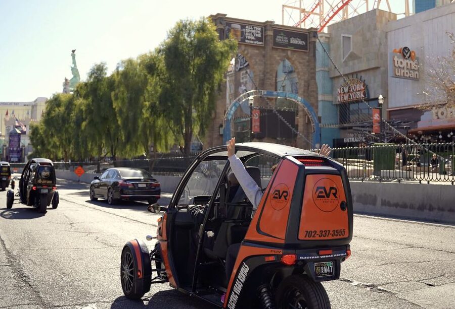 Las Vegas: Self-Drive Strip Tour in an Electric EVR car - Driving requirements and practical tips for a smoother hour