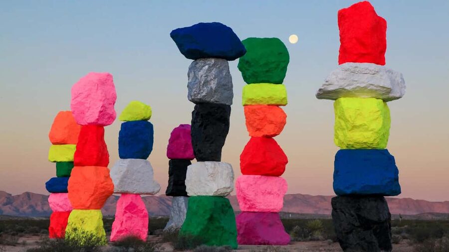 Las Vegas: Seven Magic Mountains Desert Tour - Walking in the desert: how to dress and where people get tripped up