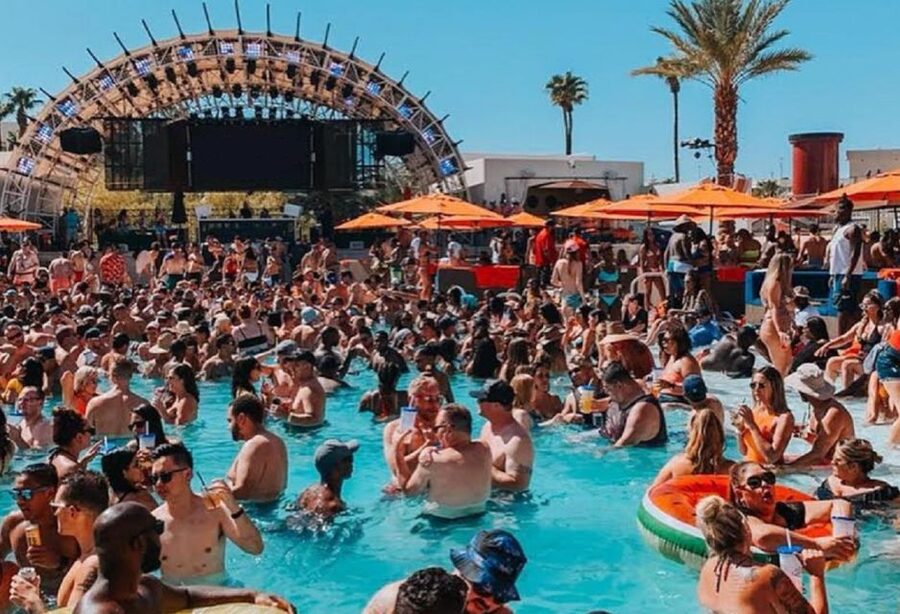 Las Vegas Strip: 3-Stop Pool Party Crawl with Party Bus - The Party Bus Ride: Music, Drinks, and the Real Start Time