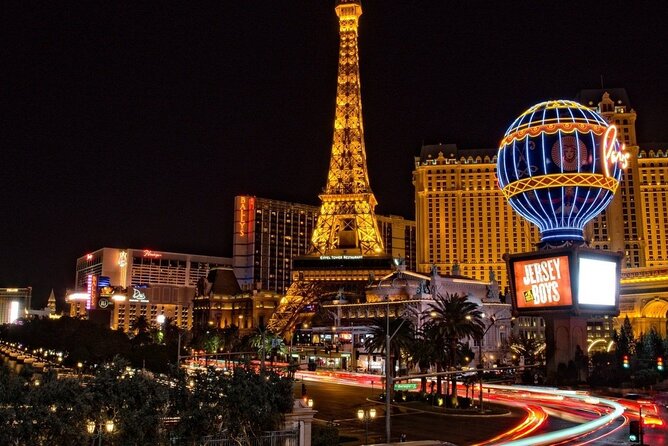 Las Vegas Strip at night like a Star with champagne by luxury limo - 3 or 5 hrs - A realistic 3-hour Strip plan for first-time sights