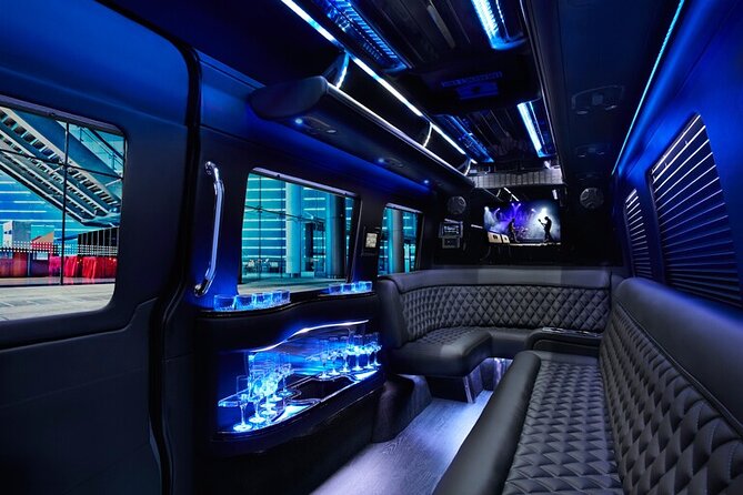 Las Vegas Strip at night like a Star with champagne by luxury limo - 3 or 5 hrs - Stretch to 5 hours: more breathing room and less rushing