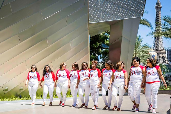 Las Vegas Strip Photo Shoot - Stop 3 at Bellagio fountains: the signature Vegas photo moment