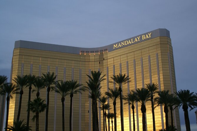 Las Vegas Strip Self-Guided Walking Audio Tour - Park MGM, New York-New York, Excalibur, Luxor: theme parks you can walk through