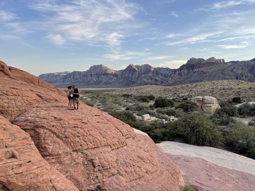 Las Vegas: Sunset Hike and Photography Tour Near Red Rock - Colorful sandstone, older limestone, and why the guide’s stops matter