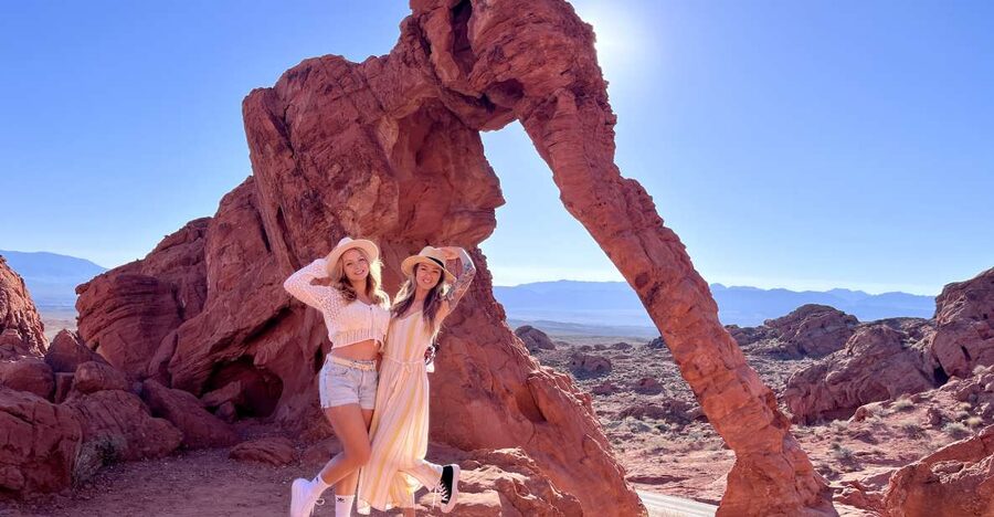 Las Vegas: Valley of Fire and Red Rock Canyon Day Trip - The walking and photo rhythm: what it feels like on the ground