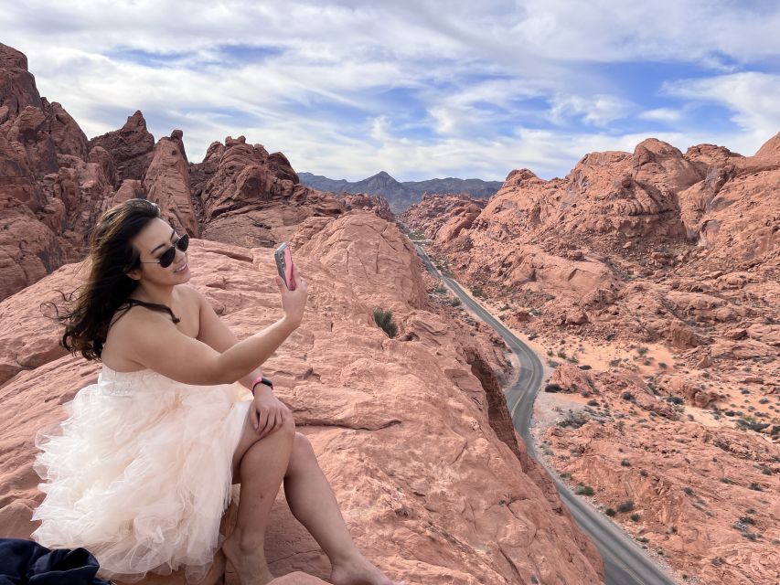 Las Vegas: Valley of Fire and Red Rock Canyon Day Trip - Elephant Rock, Cabins, Rainbow Vista: iconic views done at a good pace