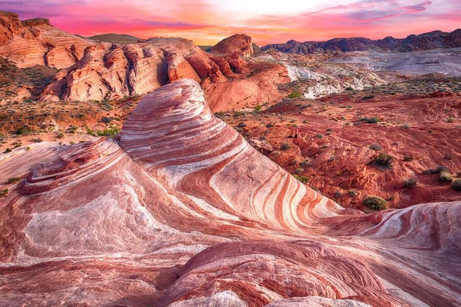 Las Vegas: Valley of Fire State Park Guided Tour - Getting out of Vegas: pickup, comfort, and a quick warm-up