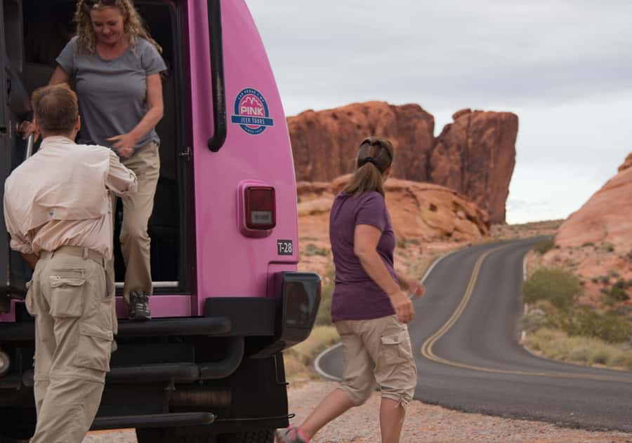 Las Vegas: Valley of Fire Tour in Luxury Tour Trekker - How the day flows, from pickup to park stops