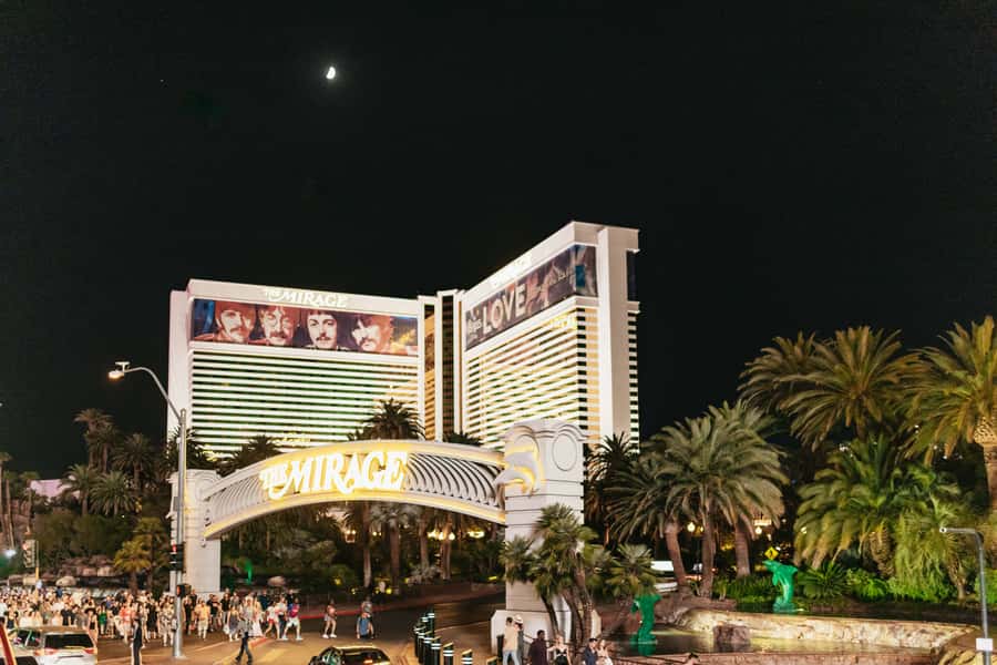 Las Vegas: Vegas After Dark Night Tour with Free Drink (21+) - Who This Tour Suits Best (And Who Might Skip It)