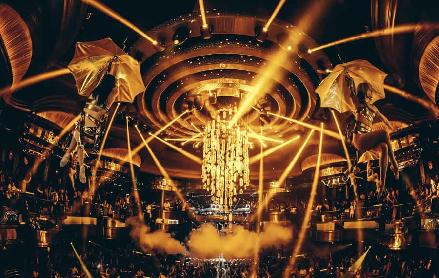 Las Vegas: VIP Club Crawl with Party Bus and Drinks - Meet your hosts, then start strong at the first venue