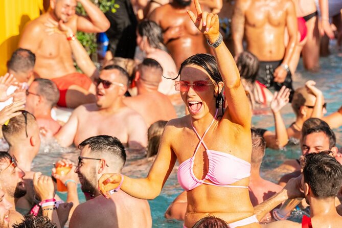 Las Vegas: VIP Pool Crawl with Party Bus, Express Entry & Drinks - Key highlights before you go