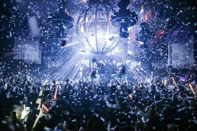 Las Vegas: VIP Pool Crawl with Party Bus, Express Entry & Drinks - Meeting at Palms at 12:00 pm, then going club to club