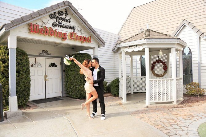 Las Vegas Wedding at A Special Memory Wedding Chapel - What the ceremony feels like, from vows to the driver wait