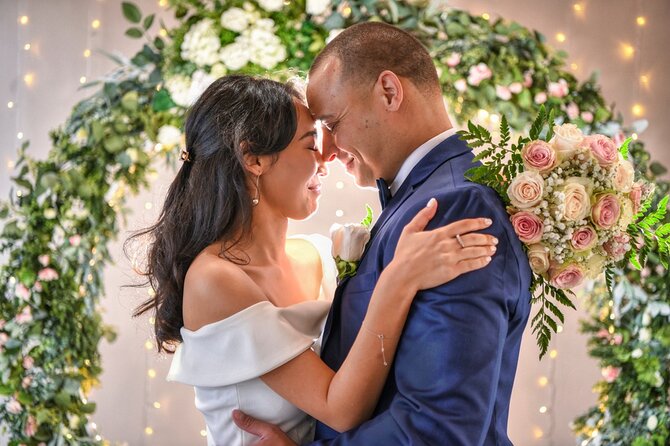 Las Vegas Wedding at The Little Vegas Chapel - Key things to know before you go
