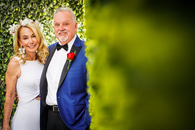 Las Vegas Wedding at The Little Vegas Chapel including Limousine Transportation - Photography and video: what you take home and how you choose